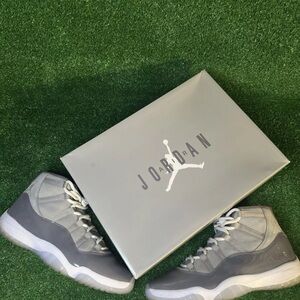 Jordan 11: Cool Grey